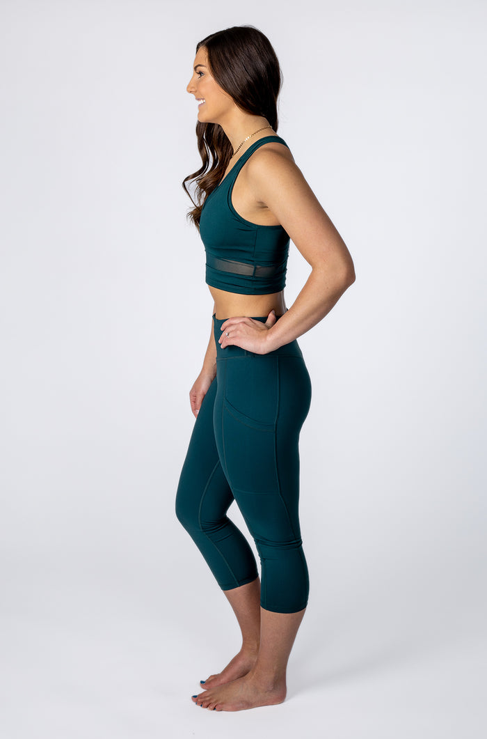 Alex is a 5'4" and a size 4-6 wearing a Small in both items.