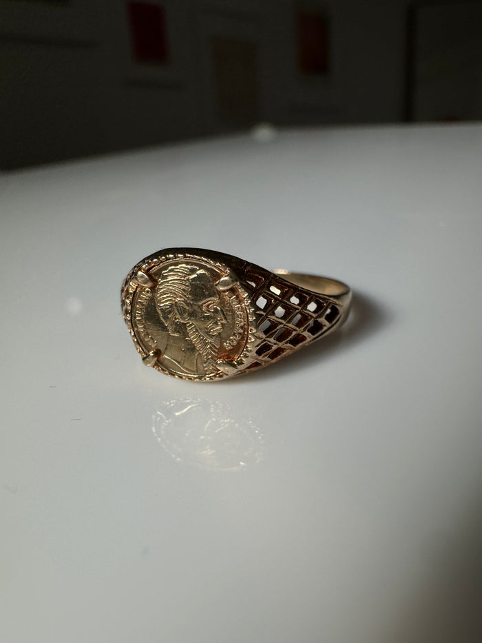 Vintage 9k Coin Signet Ring detailed shoulders